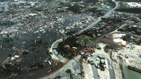 Seorang saksi mata Reuters yang tetap berada di dalam hotel di kawasan Abaco Beach yang berada di Pulau Great Abaco mengatakan angin mencabik daun jendela dan sebagian atap. Ia melaporkan tempat tersebut dokelilingi air hingga menjadi seperti danau. Michelle Cove/Trans Island Airways/via Reuters.