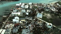 Badai Dorian merupakan salah satu badai paling kuat Antlantik. Berdasarkan keterangan National Hurricane Center (NHC), yang berpusat di Miami, badai monster tersebut diketahui telah mengancam wilayah Bahama selama hampir 24 jam hingga Senin (2/9) malam dan diperkirakan masih menerjang wilayah tersebut hingga setidaknya Selasa (3/9) pagi. Michelle Cove/Trans Island Airways/via Reuters.