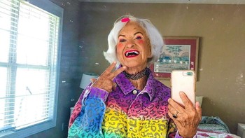 Sebenarnya nama asli wanita ini adalah Helen Ruth namun ia memilih memakai nama samaran. Foto:Instagram/baddiewinkle