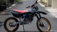 Motor bergaya trail tersebut memiliki dimensi Dimensi P x L x T: 2050 X 820 X 1140 mm. 