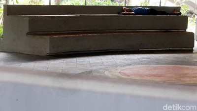 Kala Taman Kolong Semanggi Berubah Fungsi Jadi Tempat Tidur Warga