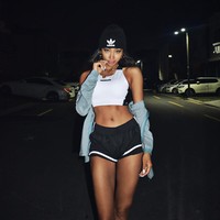 Moon Gabi dikenal sebagai pemenang kontes Miss World  Bikini pada tahun 2011. Namanya viral mencuri perhatian karena punya warna kulit cenderung gelap dan mendobrak standar kecantikan Korea. Model 35 tahun itu juga punya bentuk tubuh atletis. Foto: Instagram @iamchocobi