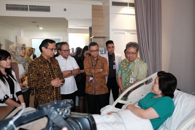 Direksi BPJS TK Jenguk Korban Kecelakaan Kerja Direksi BPJS TK Jenguk Korban Kecelakaan Kerja
