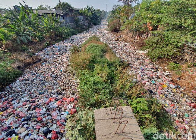Lagi-lagi Lautan Sampah Muncul di Kabupaten Bekasi