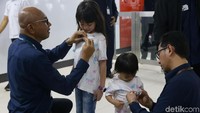 Hal itu dilakukan untuk merayakan Hari Pelanggan Nasional yang jatuh pada hari ini.