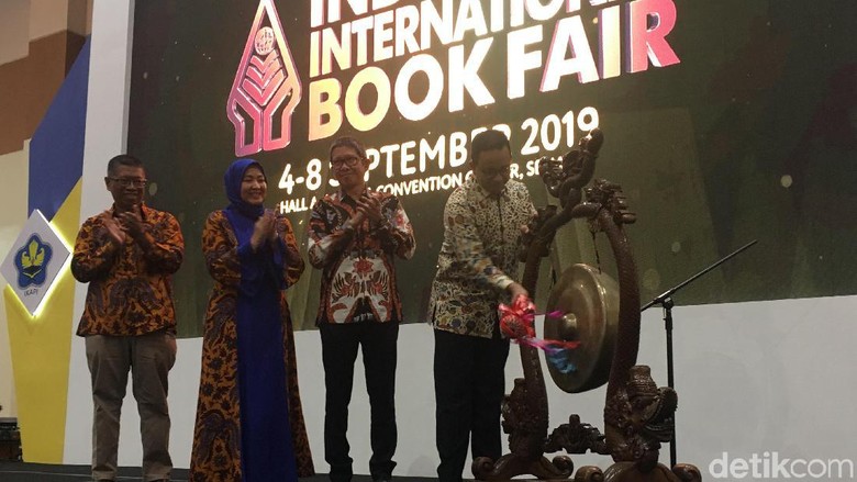 Tingkatkan Minat Baca, Anies Ingin Ada Peminjaman Buku di Stasiun MRT Tingkatkan Minat Baca, Anies Ingin Ada Peminjaman Buku di Stasiun MRT