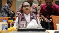 Menteri PPPA Yohana Yambise mengikuti rapat dengar pendapat dengan Komisi VIII DPR RI di Nusantara II, Komplek Parlemen senayan, Jakarta, Rabu (4/9/2019).