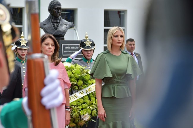 Meski potongannya baru, Ivanka tetap mempertahankan warna rambut aslinya yang pirang. (Foto: Twitter/IvankaTrump)