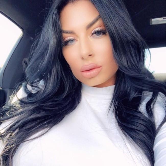 Lindi mengaku telah menghabiskan banyak biaya untuk perawatan kecantikan. Seperti dikutip The Sun, Lindi telah menghabiskan biaya mencapai Rp 870 juta.  Foto: Instagram @lmonies