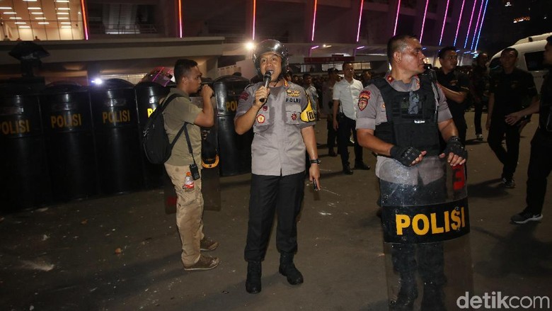 Polisi Dalami Penyebab Ricuh Suporter Usai Laga Indonesia vs Malaysia Polisi Dalami Penyebab Ricuh Suporter Usai Laga Indonesia vs Malaysia