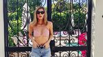 Foto: Liburannya Model Cantik Inggris, Sophie Sumner
