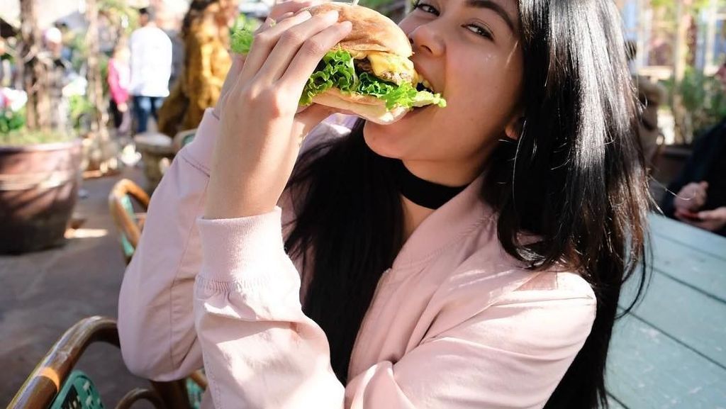 Cantiknya Istri Bima Aryo, Dokter Gigi yang Suka Makanan Manis Cantiknya Istri Bima Aryo, Dokter Gigi yang Suka Makanan Manis