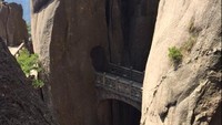 Meski demikian masih banyak juga korban yang berjatuhan. Sehingga hanya yang selamat dari jalan gantung yang bisa sampai ke jembatan ini. Inilah mengapa Buxian diberi julukan lain yaitu Bridge of the immortals. (Tripadvisor)