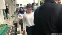 Roro Fitria saat ditemui di Pengadilan Negeri Jakarta Selatan pada Kamis (5/9).