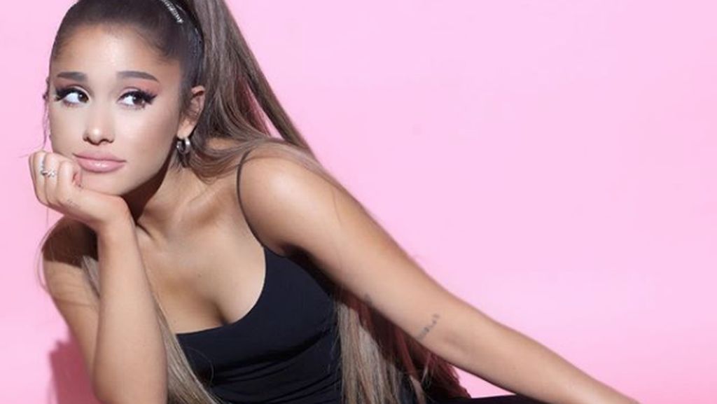 Ariana Grande Kesal Dicecar Peringkat Tangga Lagu oleh Netizen Ariana Grande Kesal Dicecar Peringkat Tangga Lagu oleh Netizen