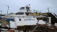 Badai Dorian menyapu Bahama dengan kecepatan mencapai 295 kilometer per jam dan mengakibatkan hujan deras di wilayah Abaco dan Grand Bahama. Dante Carrer/Reuters.