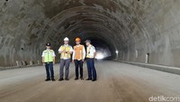 Untuk seksi 1 dengan rute Cileunyi-Rancakalong (10,57 km), progres pembebasan lahan sudah 72,77% dengan konstruksi mencapai 45,47%. Kontraktor seksi I adalah CRBC dengan Adhi Karya.