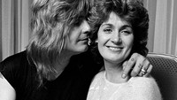 Sharon sempat bertengkar dengan ibundanya, Hope terkait hubungannya dengan Ozzy dan juga kenakalannya itu. Dok. Instagram/sharonosborne