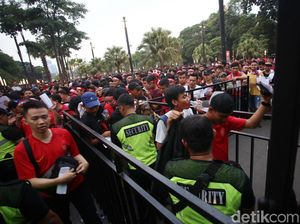 Dear Suporter, Jangan Bawa Kembang Api di Laga Indonesia Vs Malaysia