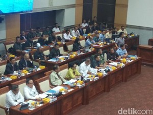 Komisi I DPR Gelar Rapat dengan Menhan-Menlu Bahas Papua