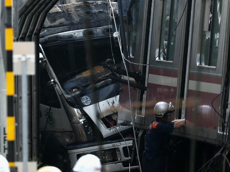 Sopir Truk Tewas Usai Tabrakan dengan Kereta Cepat di Jepang Sopir Truk Tewas Usai Tabrakan dengan Kereta Cepat di Jepang