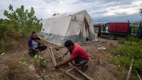 Menurut Data International Organization for Migration (IOM), menjelang setahun bencana gempa, likuifaksi dan tsunami di Sulawesi Tengah, masih terdapat sekitar 16.654 keluarga atau 66.264 jiwa penyintas yang tinggal di tenda-tenda pengungsian darurat.