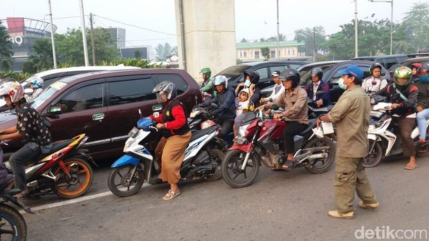 Kabut Asap Mulai Selimuti Palembang, Warga Dianjurkan Pakai Masker
