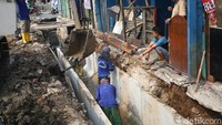Selain itu juga untuk mengantisipasi genangan air saat musim hujan.