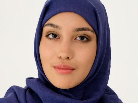 Model Berhijab Akan Eksis di Rusia untuk PertamakalinyaPertamakalinya di Rusia, sebuah merek fashion ternama menggunakan model hijab dalam iklan merek