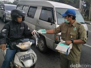 Kutang Hingga Pantyliner, Berbagai Benda Ini Dipakai Jadi Masker Polusi