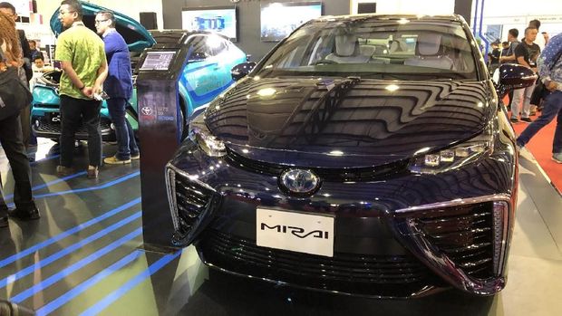 Mobil hidrogen Toyota Mirai