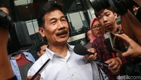 Muzni mengaku hanya dicecar 4 sampai 5 pertanyaan oleh penyidik terkait tugas pokok dan fungsinya sebagai Bupati Solok Selatan.