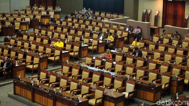 Kursi kosong rapat paripurna DPR / 