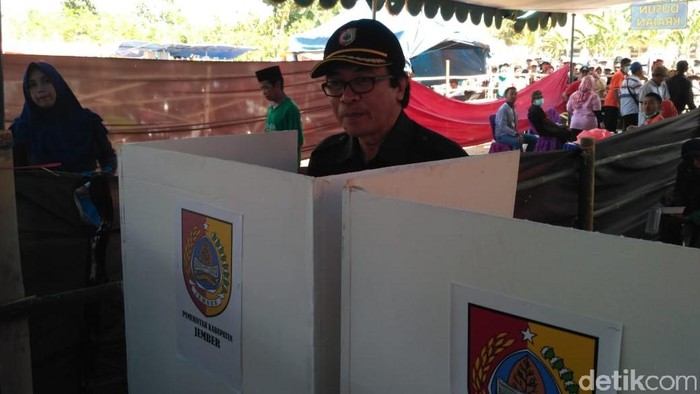 Wabup Jember Ikut Nyoblos di Pilkades Serentak