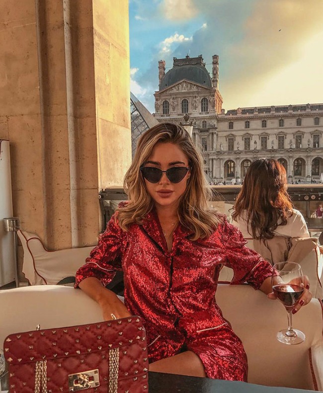 Foto saat bepergian apalagi liburan mewah ke Eropa pasti dapat banyak like. Demi Instagram, seorang selebgram ketahuan mengedit foto-fotonya seolah ia tengah berkeliling Paris. Selebgram Johanna Olsson itu pun mengakui mengedit foto tapi mengelak dibilang menipu. Foto: Instagram