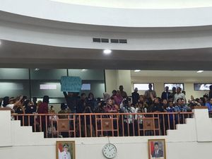 2 Mahasiswa Menyusup di Pelantikan Anggota DPRD Kabupaten Bekasi