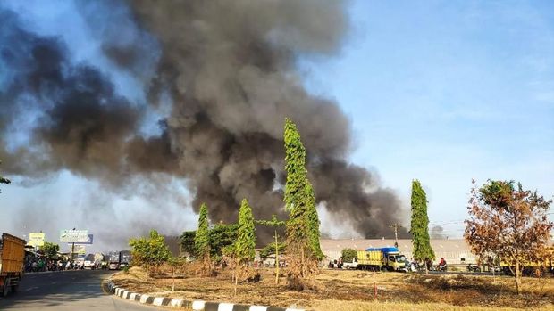 Pabrik Mebel di Demak Terbakar