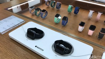 Apple Watch pun tersedia di sini. Foto: Adi Fida Rahman/detikINET