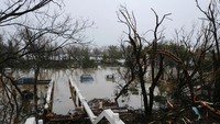Penampakan sejumlah mobil yang terendam banjir akibat Badai Dorian yang menerjang Kepulauan Bahama. Dante Carrer/Reuters.