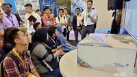 Berbagai seminar pun dilakukan untuk para pengunjung yang sebagian besar mahasiswa dan para pekerja dibidang industri Minyak dan Gas baik dari hulu hingga hilir di beberapa stan.