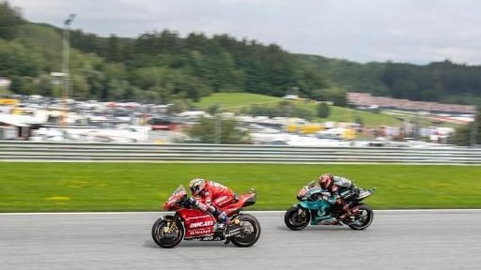 Salah satu aksi salip-menyalip Andrea Dovizioso dan Fabio Quartararo di MotoGP 2019. (Foto: Johann Groder/APA/AFP) Salah satu aksi salip-menyalip Andrea Dovizioso dan Fabio Quartararo di MotoGP 2019. (Foto: Johann Groder/APA/AFP)