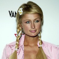 Saat masih kecil, rambut kepang mungkin akan terlihat lucu dan manis. Tapi jika gaya tatanan ini dipakai saat dewasa, akan terlihat kekanak-kanakan. Jika ingin tampil dengan rambut kepang, cobalah gaya kepang ala Prancis, atau kepang fishtail yang lebih chic.  Foto: Frank Miceotta/Getty Images