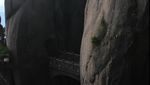 Foto: Jembatan Manusia Abadi di China