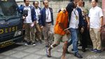 Reka Ulang Detik-detik Aulia Kesuma Bunuh Suami-Anak Tiri