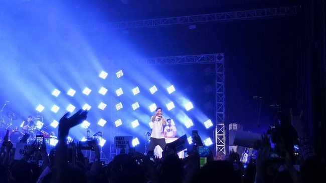 Haru Biru Penampilan Mike Shinoda di Jakarta