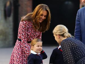 Kate Middleton Antar Anak Sekolah Setiap Hari, Penampilannya Membumi