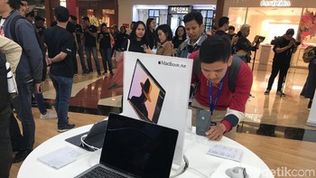 Ada pula perangkat MacBook. Foto: Adi Fida Rahman/detikINET
