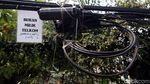 Aduh! Kabel Semrawut Ganggu Trotoar Jalan Lauser
