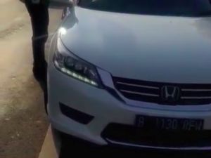 Dua Mobil Pribadi Berpelat RF Pasang Strobo, Eh Ditilang!