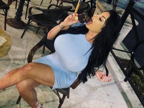 Penampilan 'Lebay' Wanita yang Lakukan 3 Kali Implan Payudara